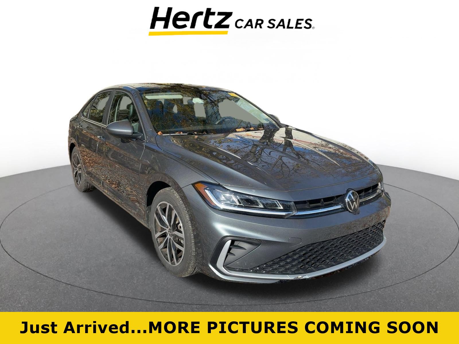 Used 2025 Volkswagen Jetta SE image 1