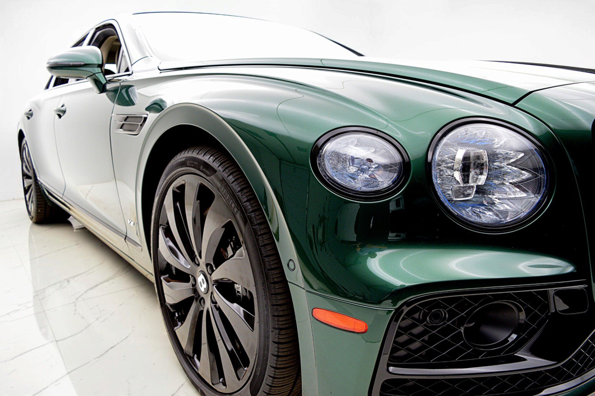 Certified 2022 Bentley Flying Spur V8 AWD/4WD image 4