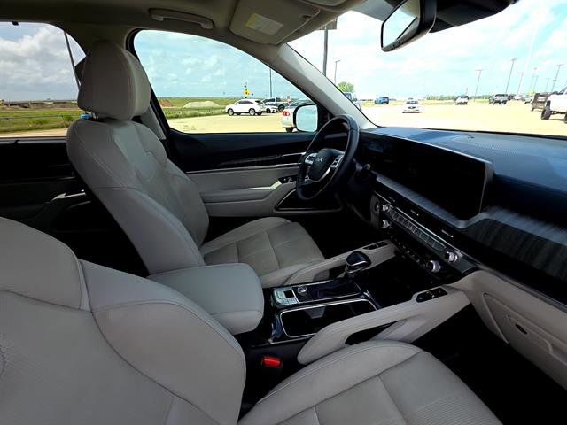 Used 2024 Kia Telluride SX w/ Towing Package image 15