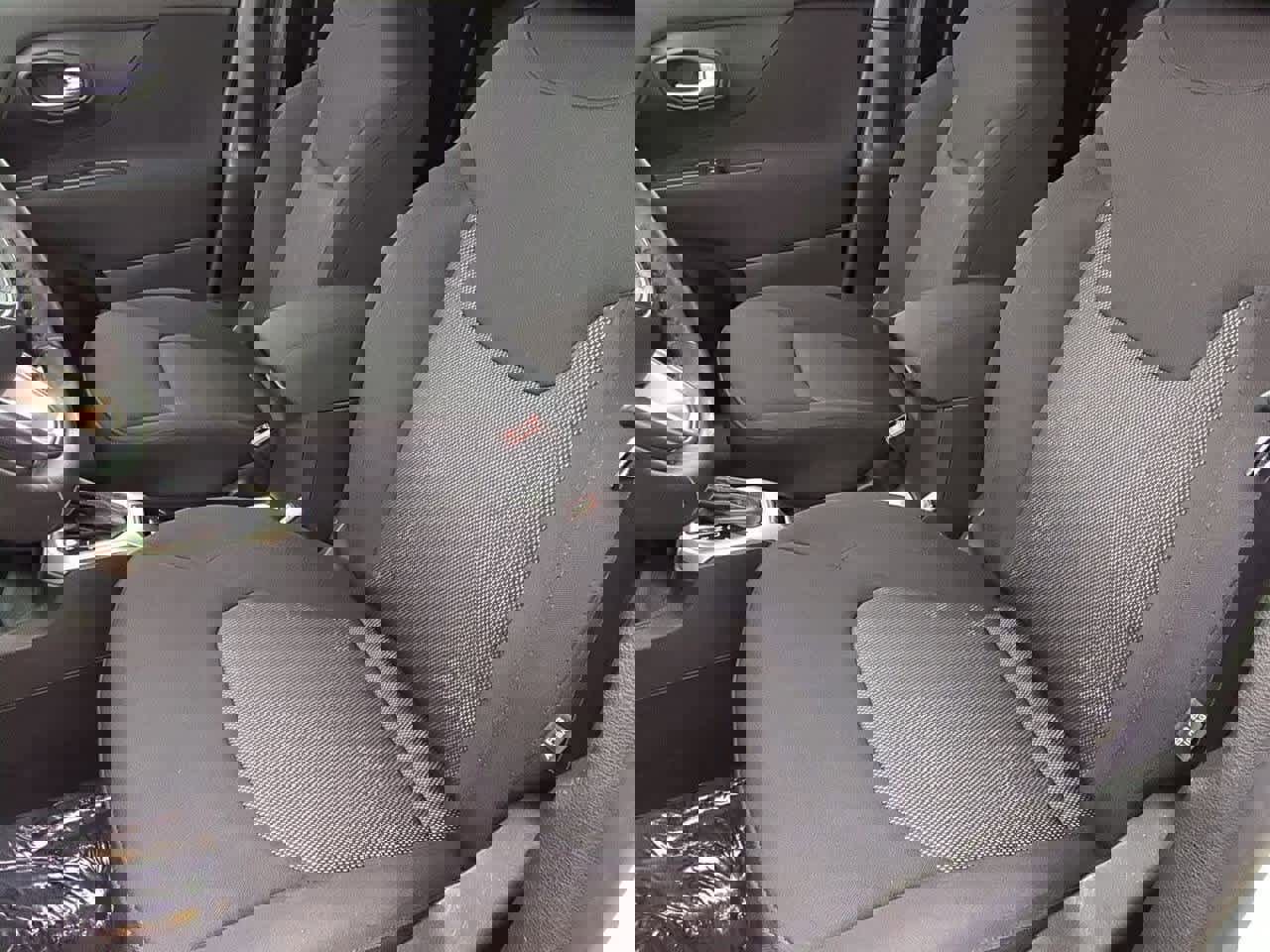 Used 2016 Jeep Renegade Latitude image 16