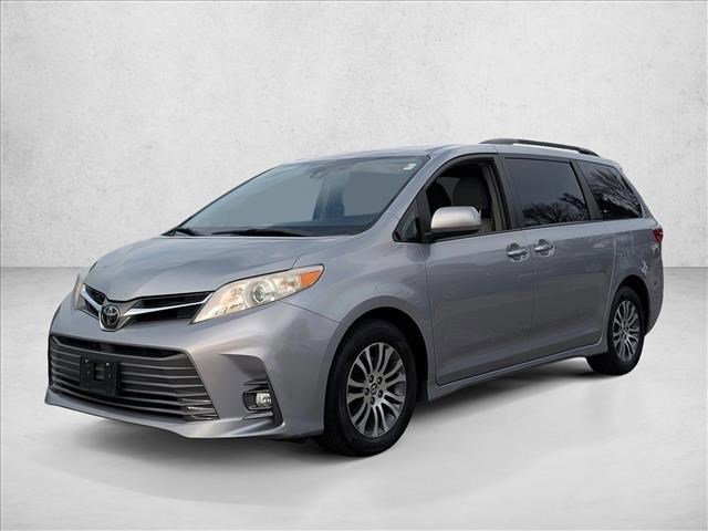 Used 2018 Toyota Sienna XLE image 1