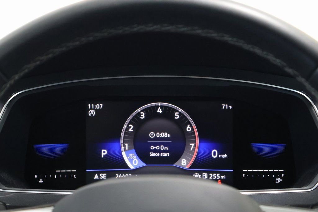 Used 2022 Volkswagen Tiguan SE w/ Panoramic Sunroof Package image 18