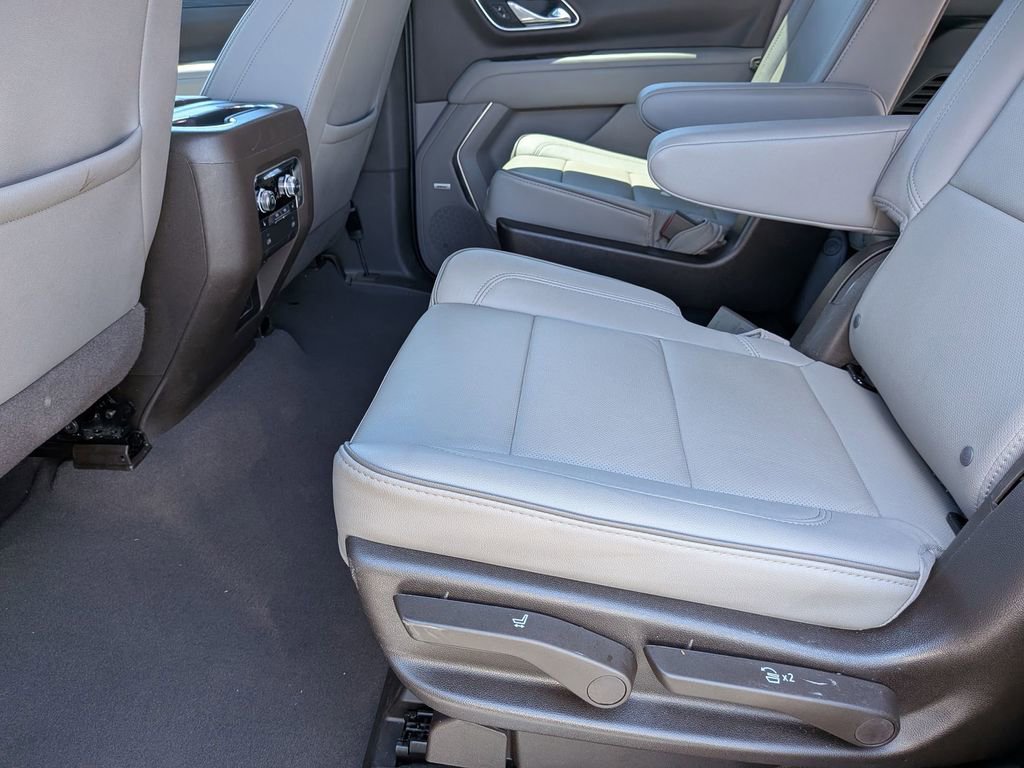 Certified 2024 GMC Yukon SLT w/ SLT Luxury Package AWD/4WD image 22