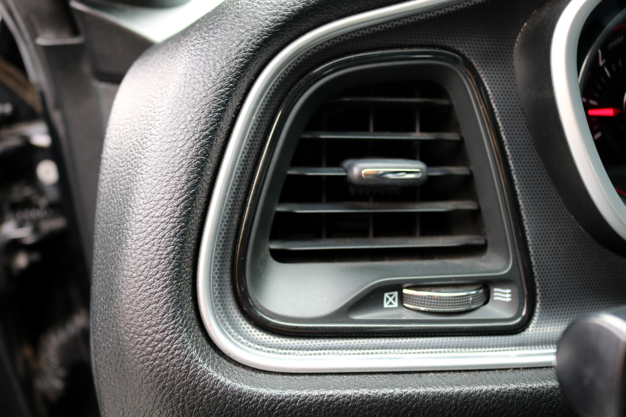 Used 2018 Dodge Challenger R/T Scat Pack w/ Leather Interior Group image 20