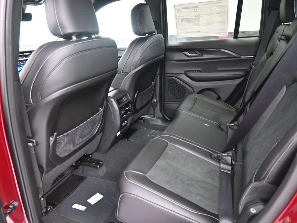 New 2025 Jeep Grand Cherokee Altitude w/ Trailer Tow Package image 11