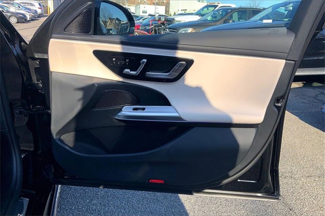 Used 2025 Mercedes-Benz E 350 4MATIC Sedan image 19