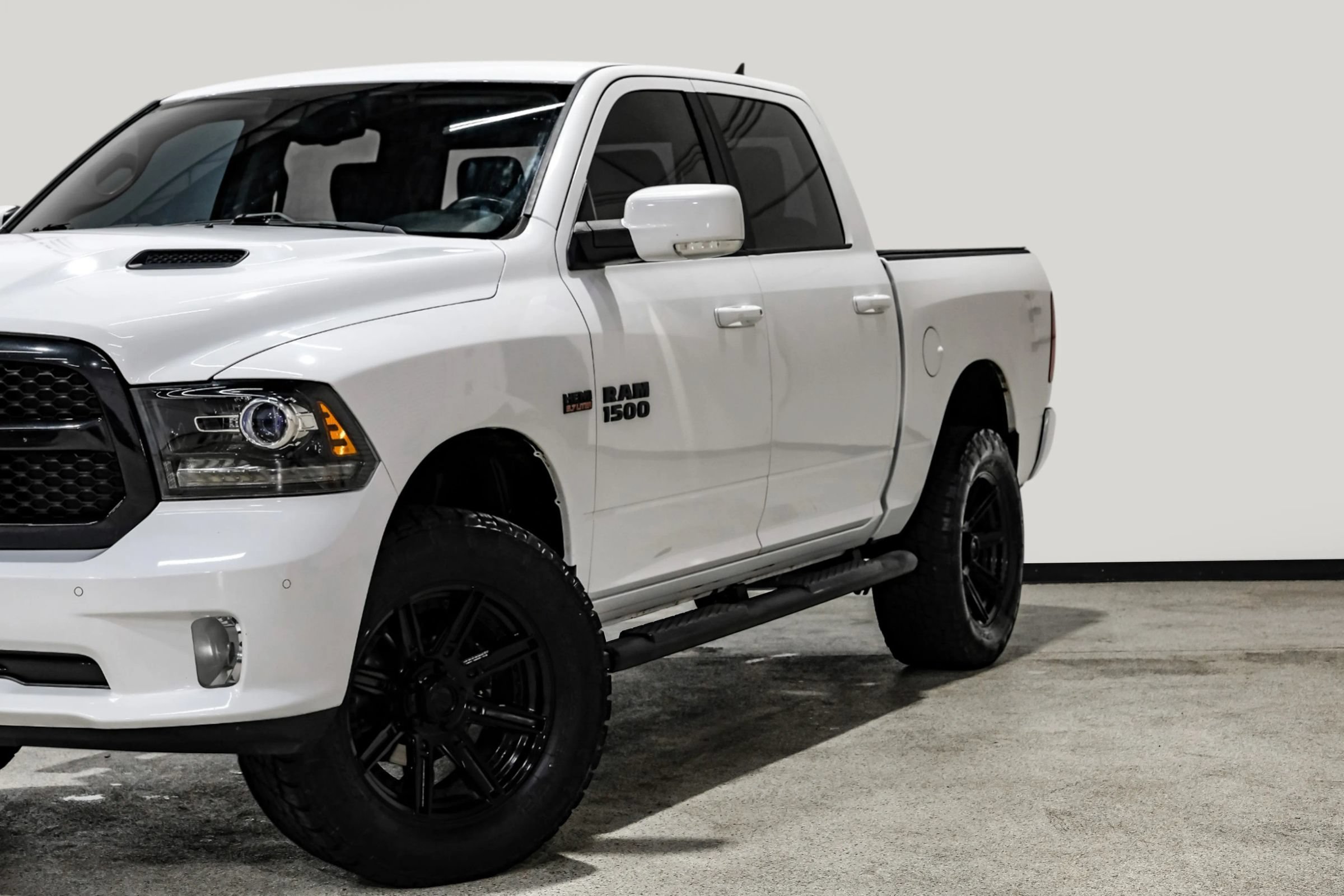 Used 2018 RAM 1500 Sport w/ Quick Order Package 26Q Night AWD/4WD image 12