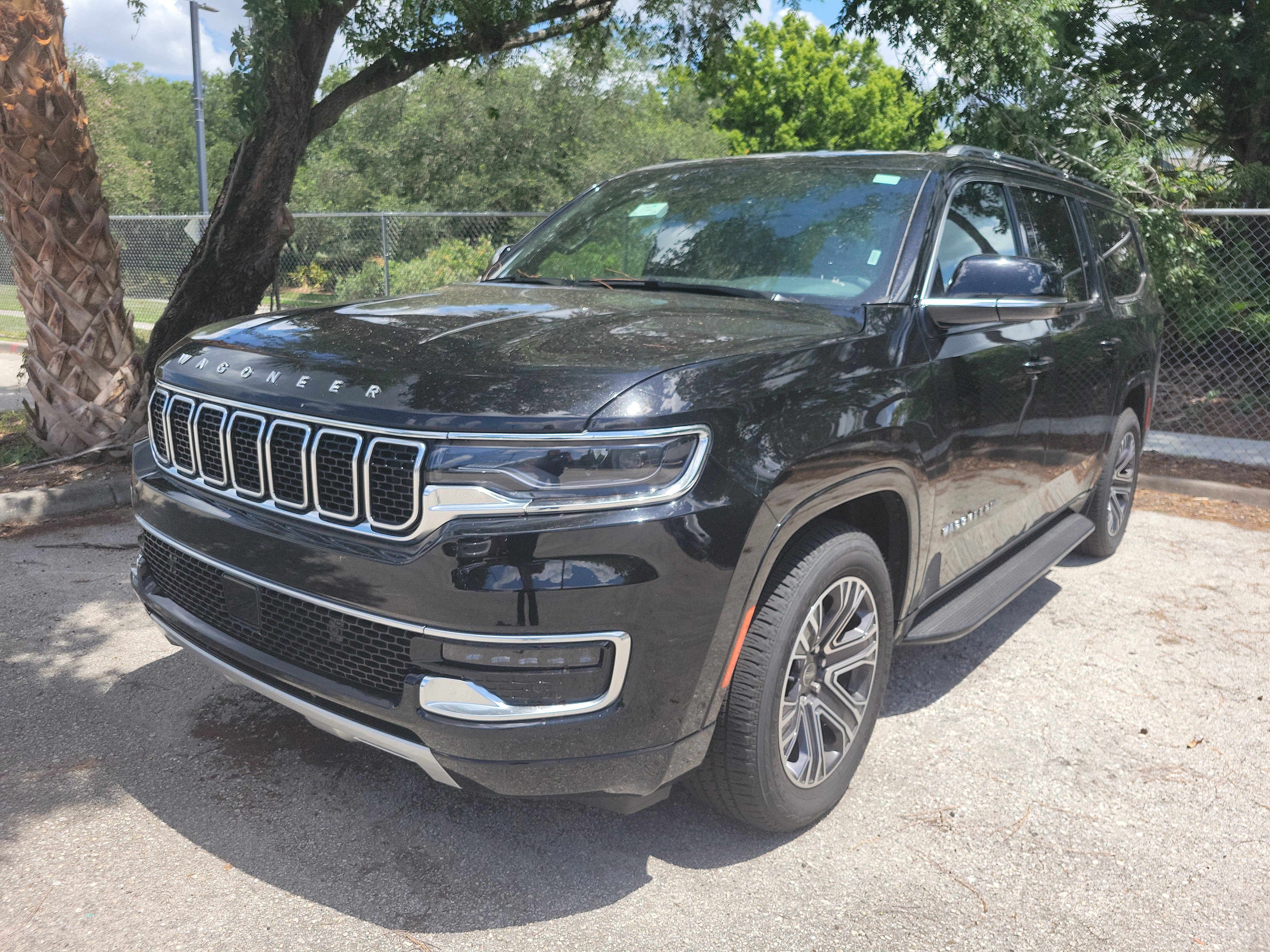 Used 2025 Jeep Wagoneer L Series II w/ 8-pass Seating Package AWD/4WD image 3
