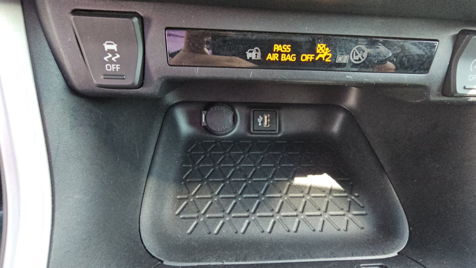 Certified 2025 Toyota RAV4 XLE AWD/4WD image 19