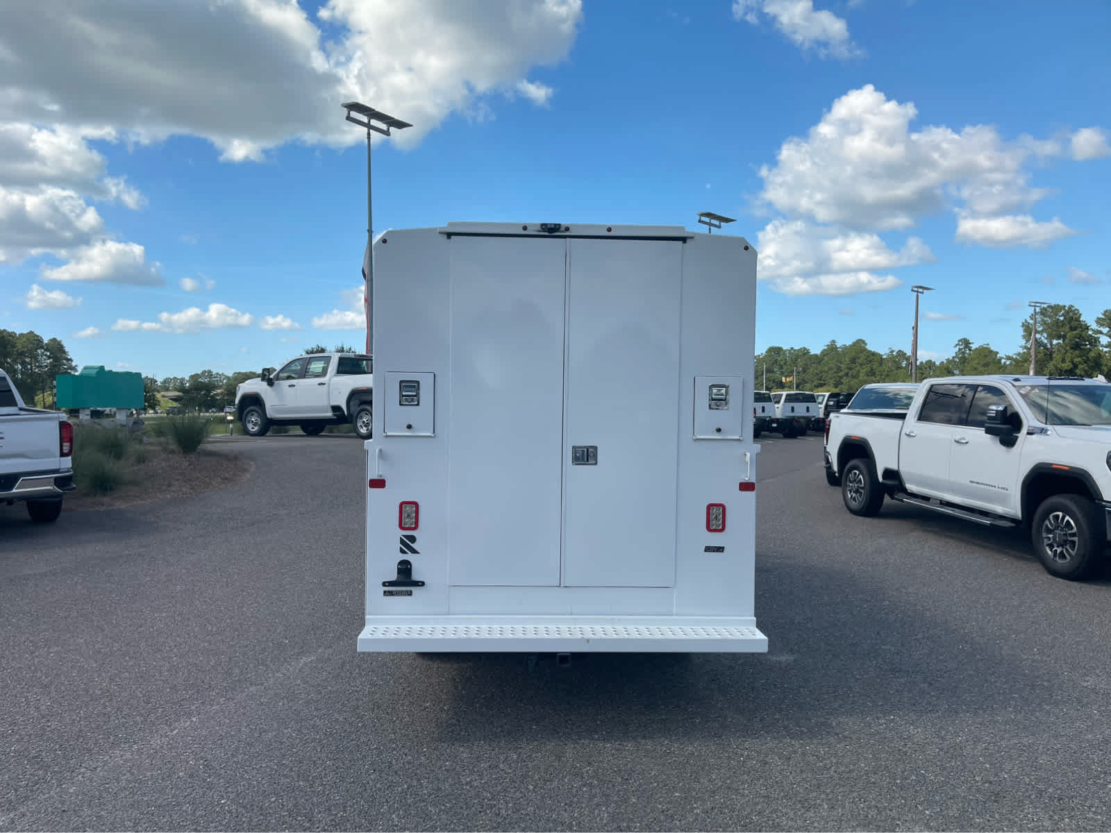 Used 2023 GMC Savana 3500 w/ Power Convenience Package RWD image 6
