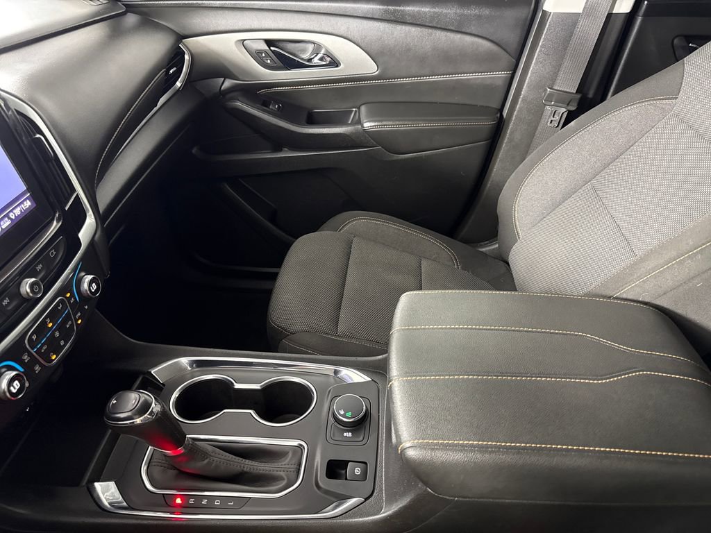 Used 2020 Chevrolet Traverse LT FWD image 20
