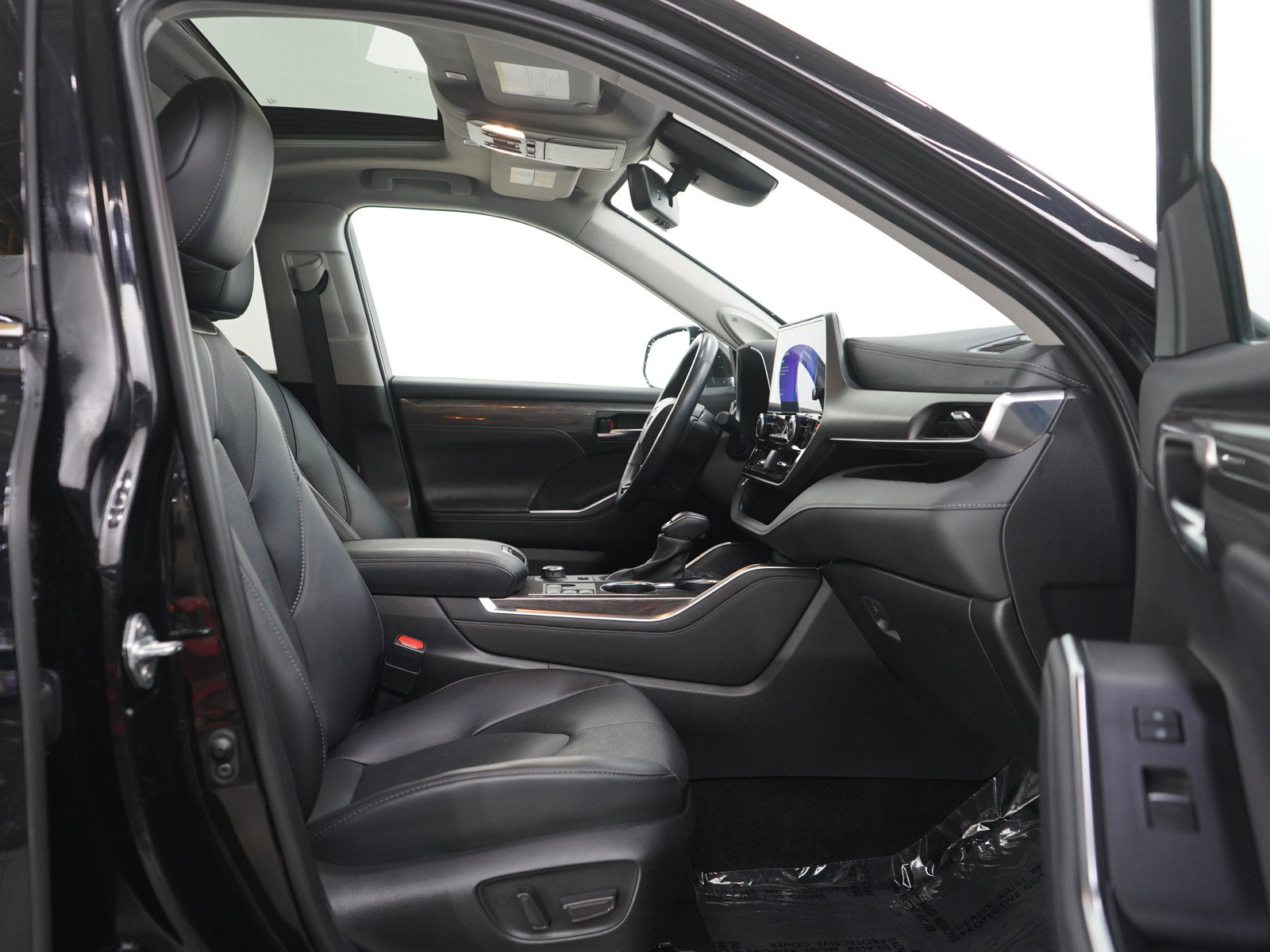 Used 2024 Toyota Highlander Limited AWD/4WD image 13