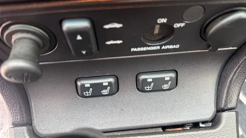 Used 2005 Ford Thunderbird image 22