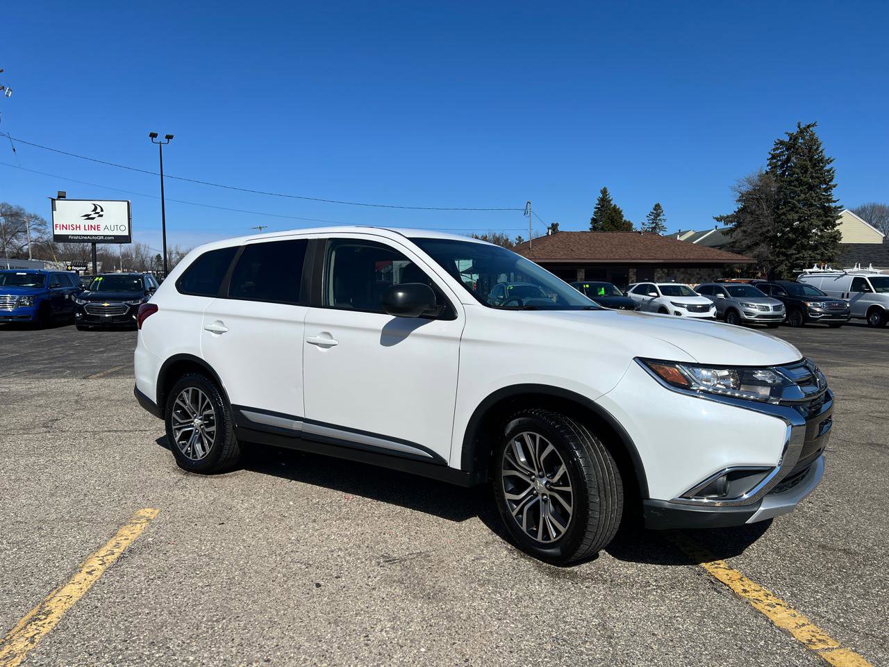 Used 2018 Mitsubishi Outlander ES image 11