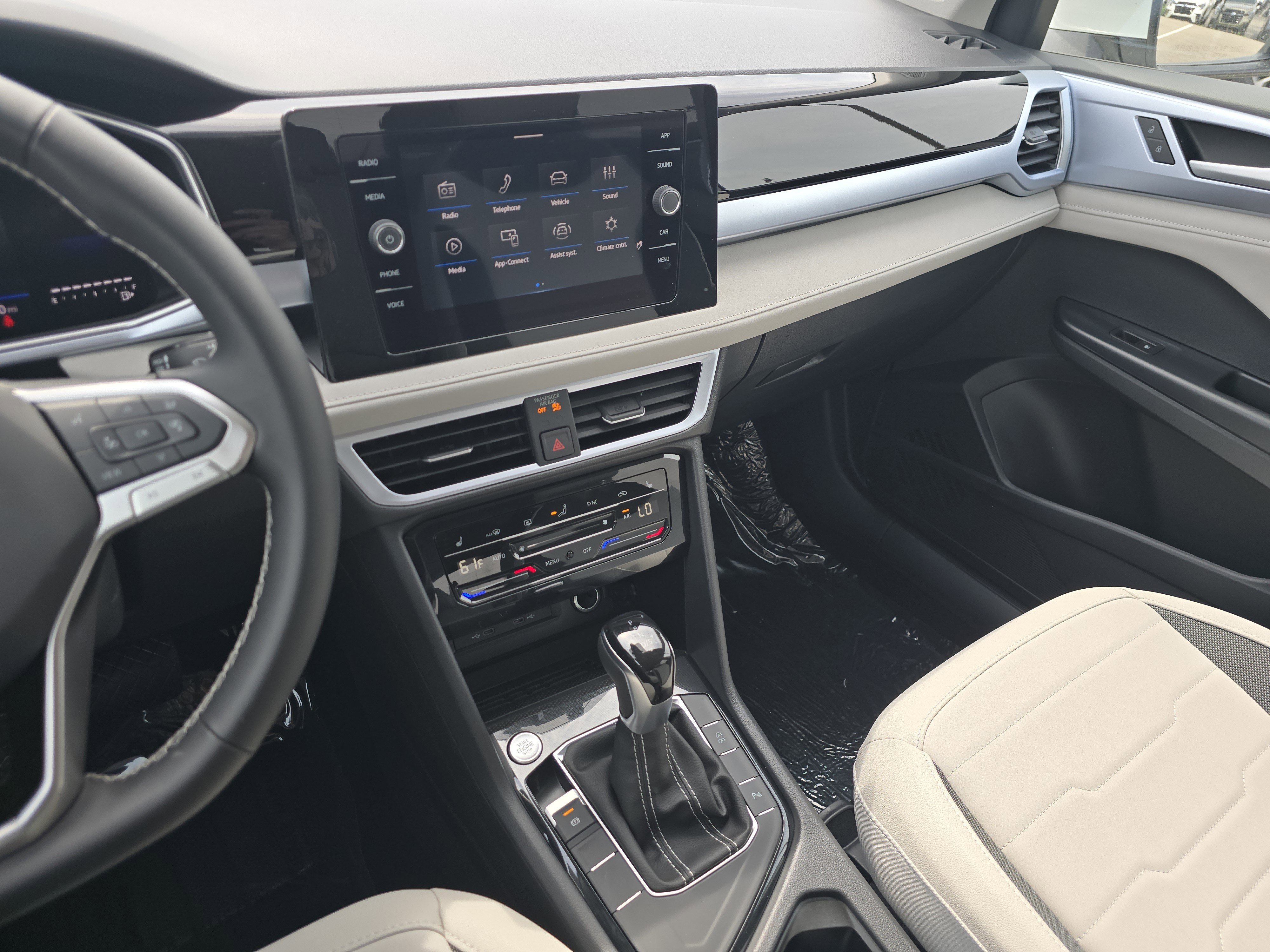 New 2026 Volkswagen Taos SE image 22