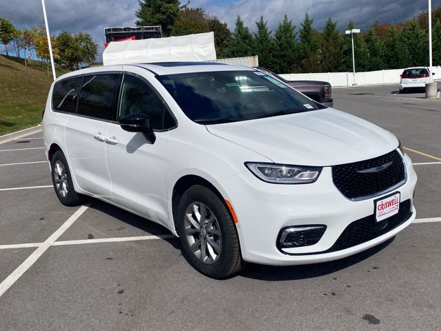 New 2026 Chrysler Pacifica Limited AWD/4WD image 2