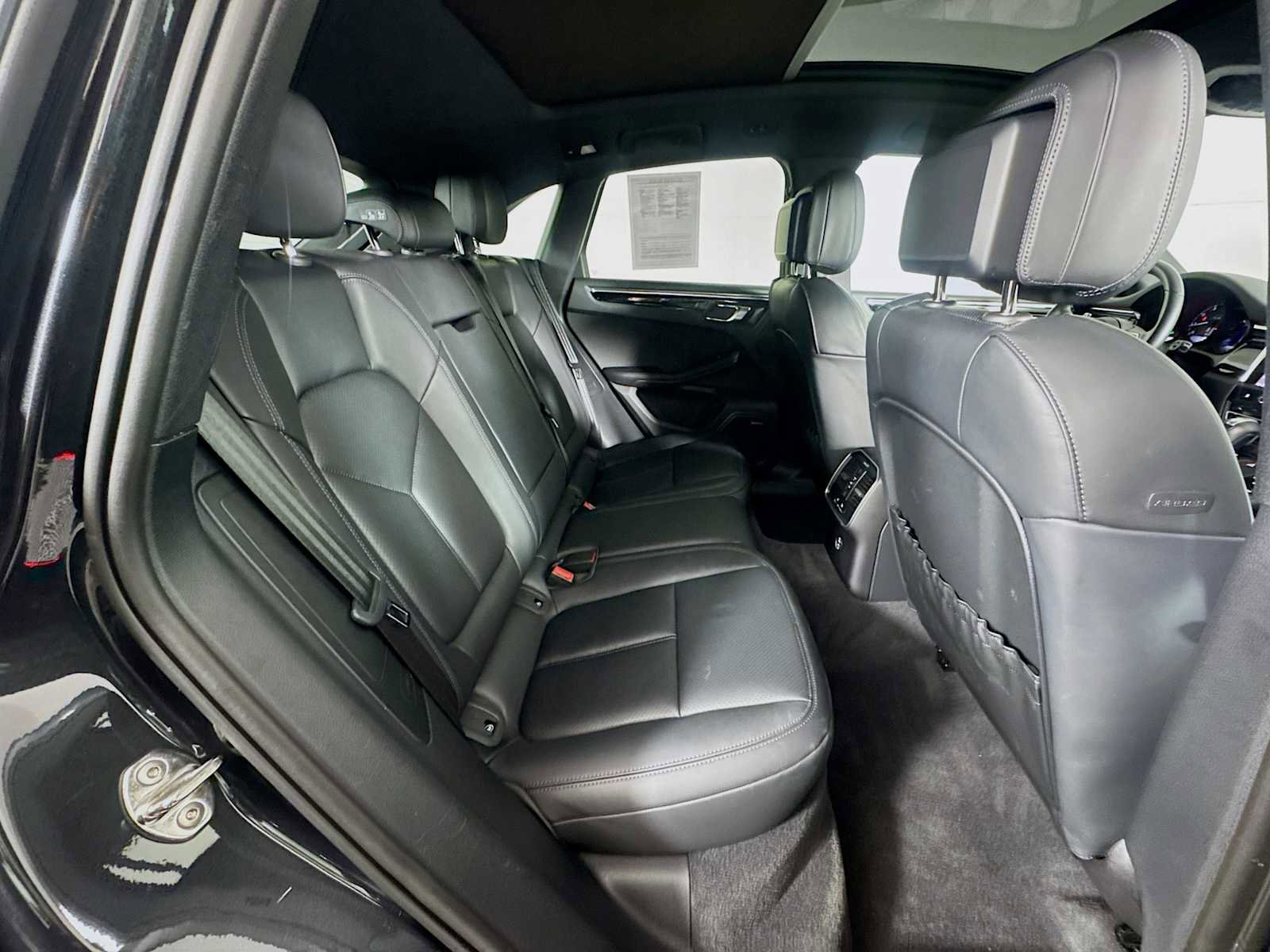 Used 2025 Porsche Macan image 26