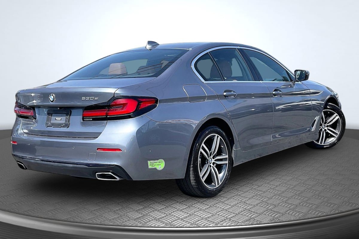 Used 2021 BMW 530e w/ Parking Assistance Package RWD image 13