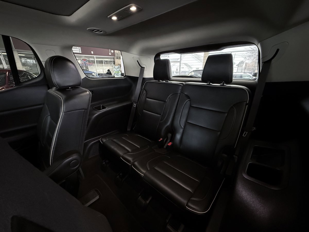 Used 2023 GMC Acadia Denali w/ Denali Ultimate Package AWD/4WD image 19