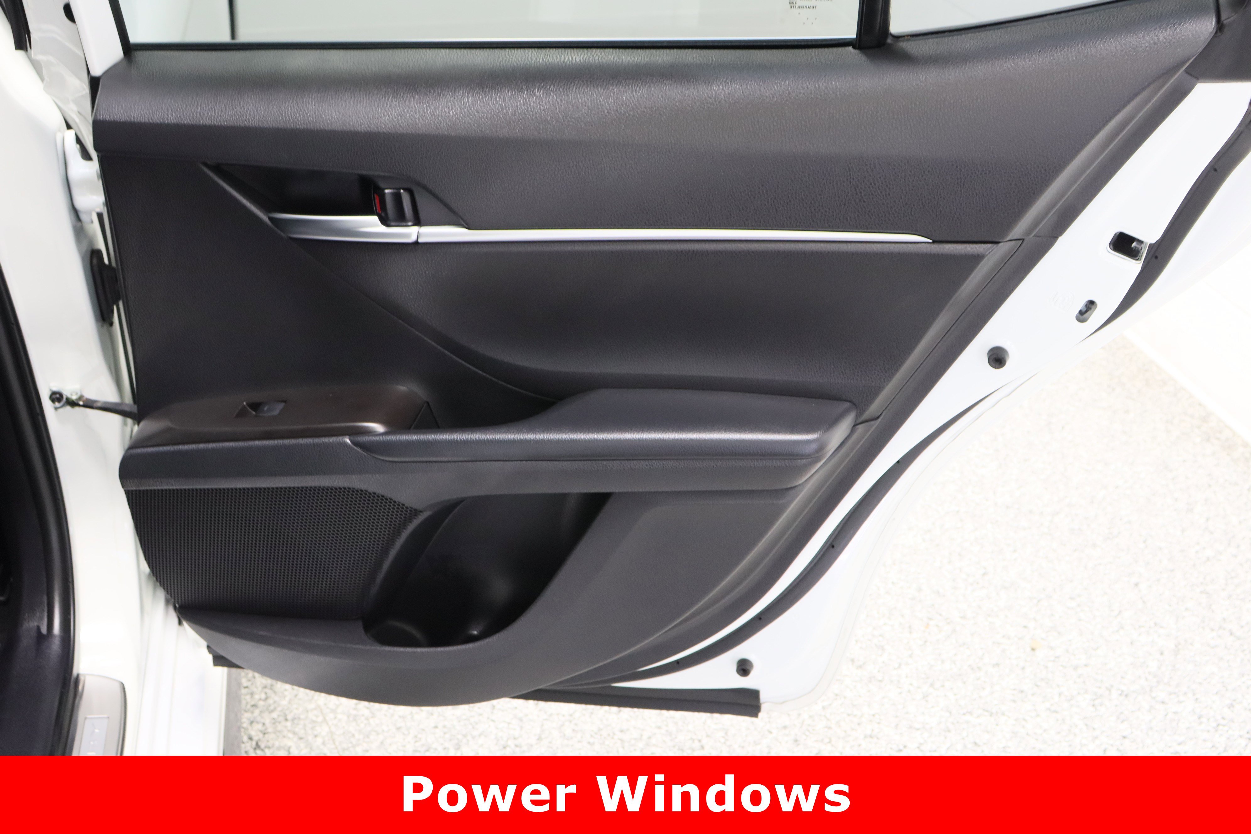 Used 2024 Toyota Camry SE image 30