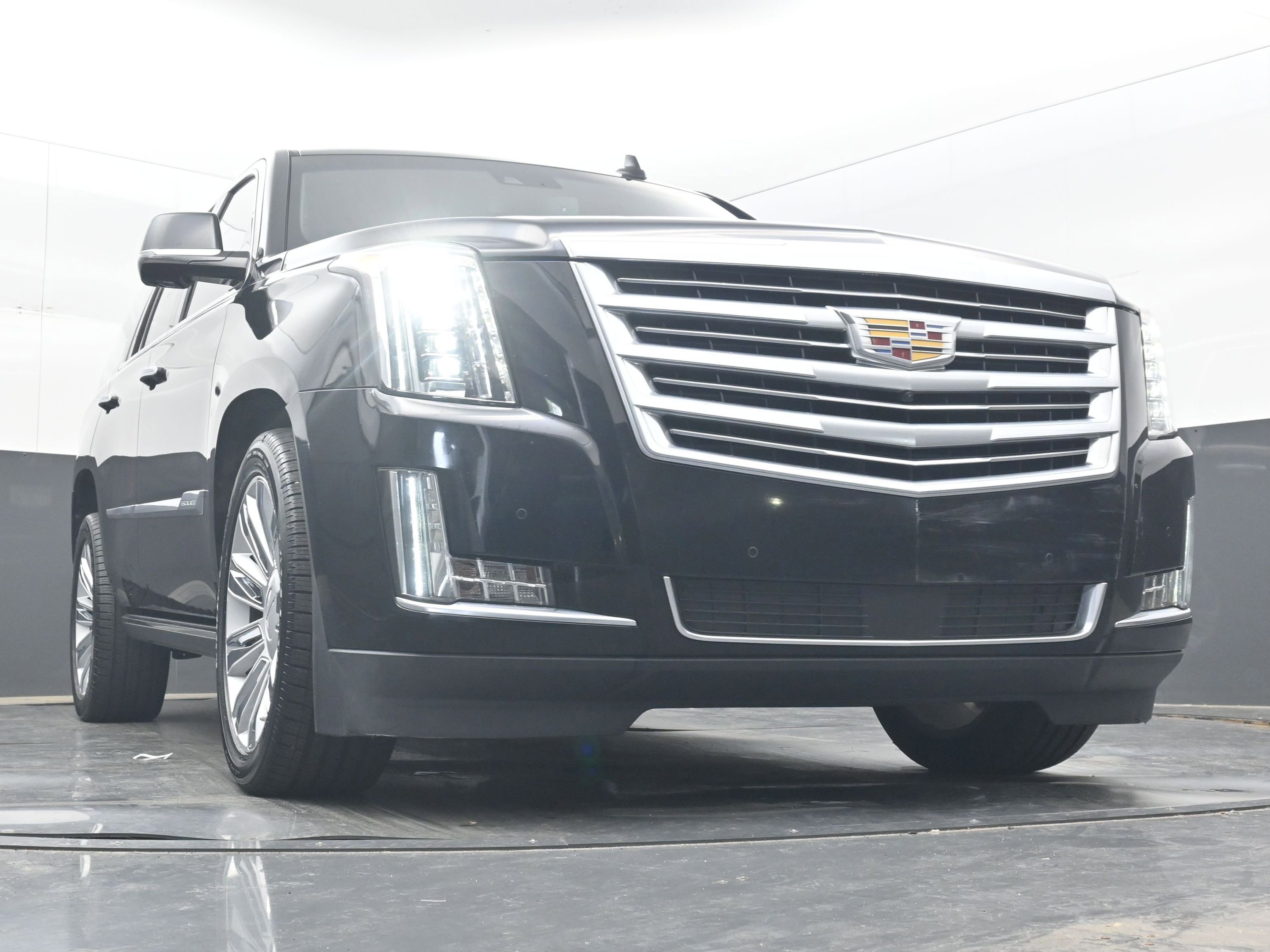 Used 2016 Cadillac Escalade Platinum AWD/4WD image 24