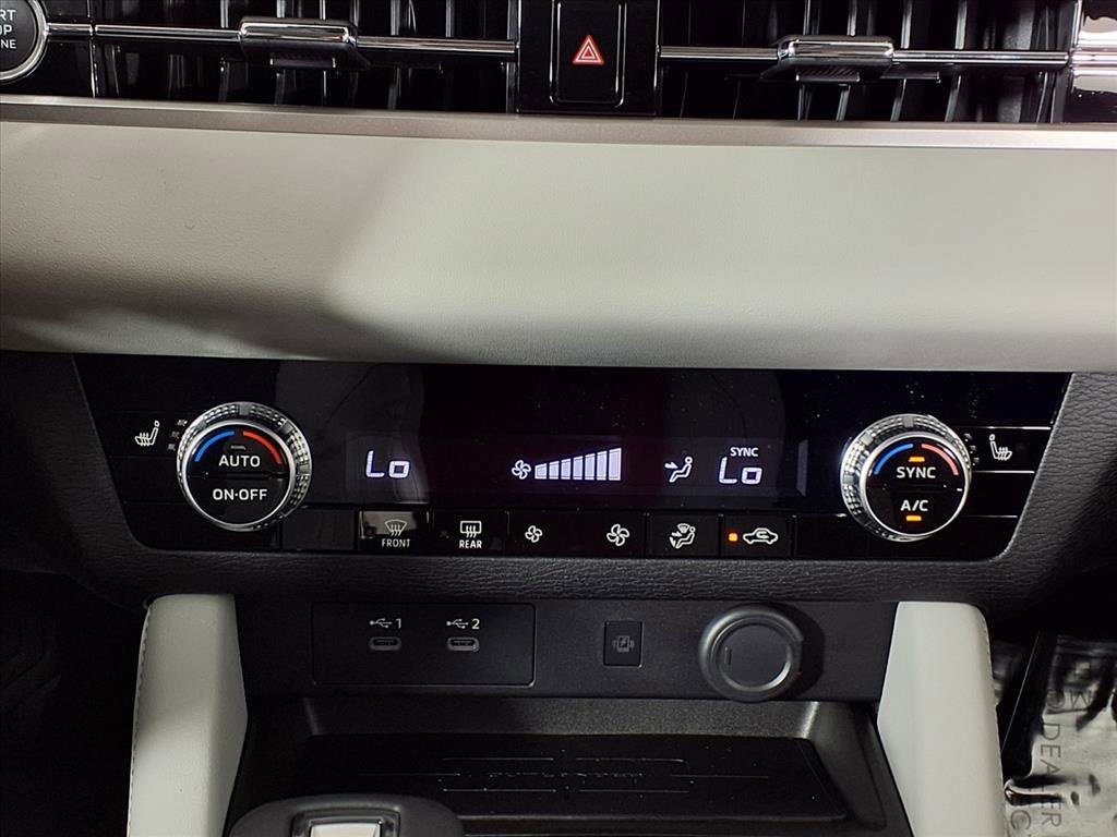 New 2025 Mitsubishi Outlander SE image 17