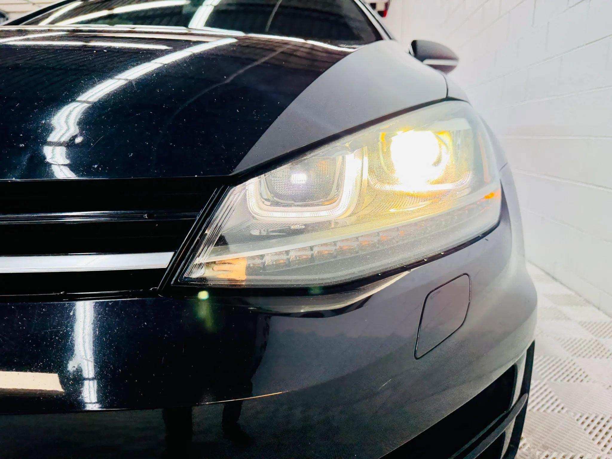 Used 2016 Volkswagen Golf R 4-Door image 35