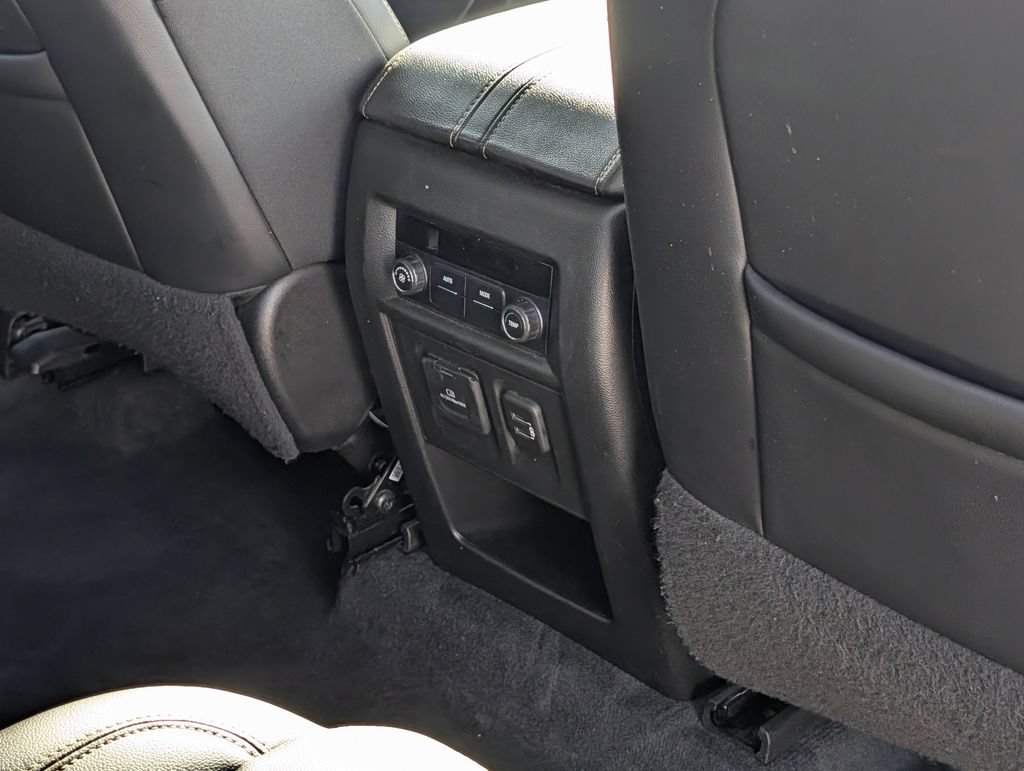Used 2021 Chevrolet Traverse LT w/ LT Premium Package FWD image 33