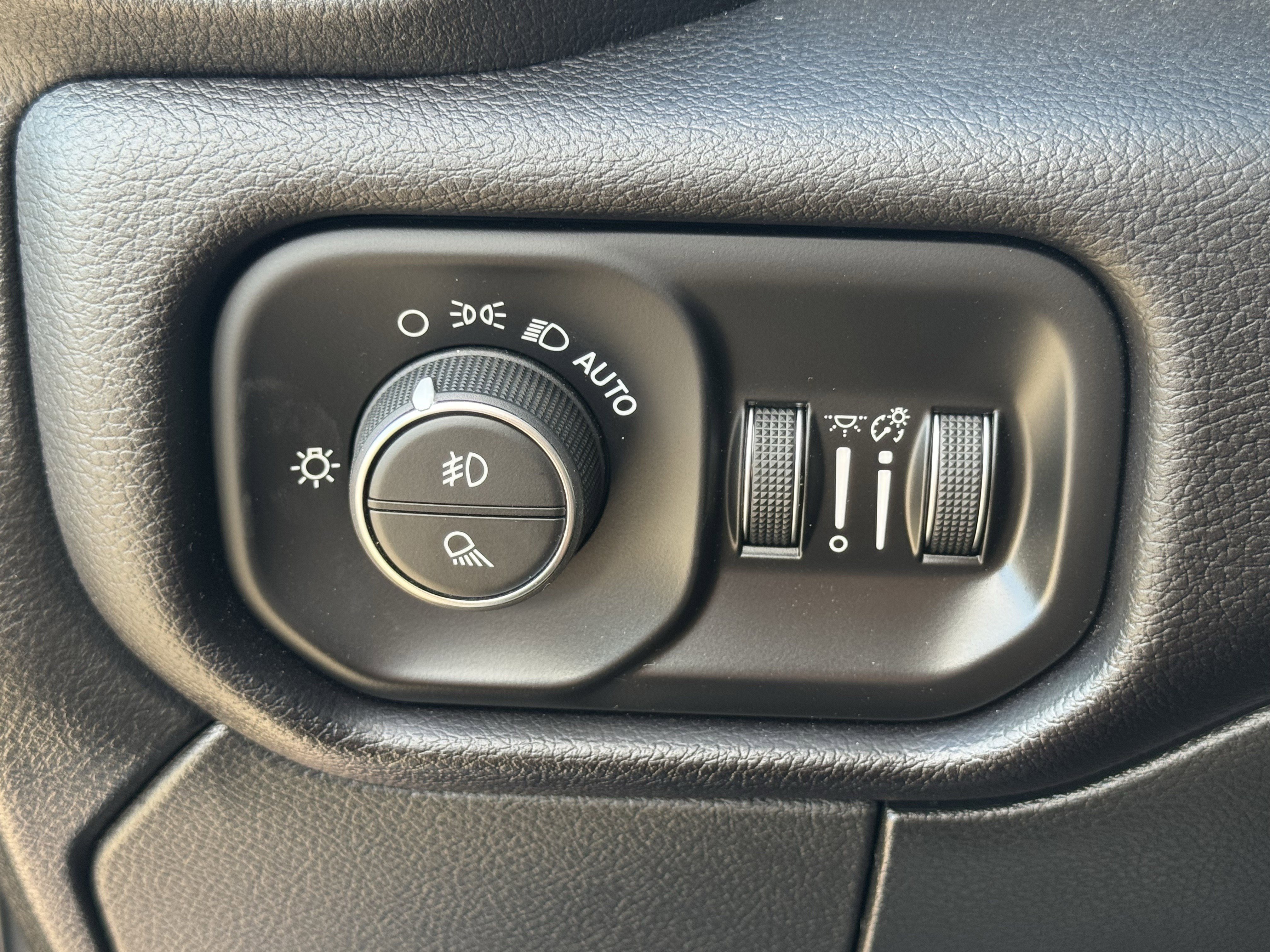 Used 2021 RAM 2500 Laramie AWD/4WD image 25