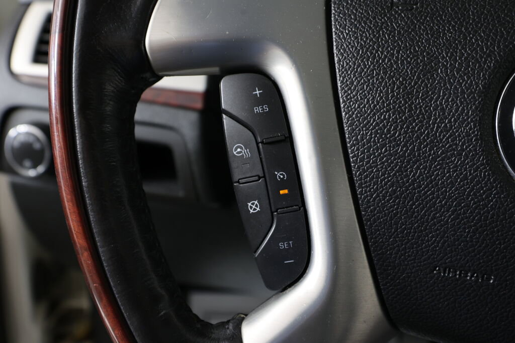 Used 2010 Cadillac Escalade Luxury AWD/4WD image 34