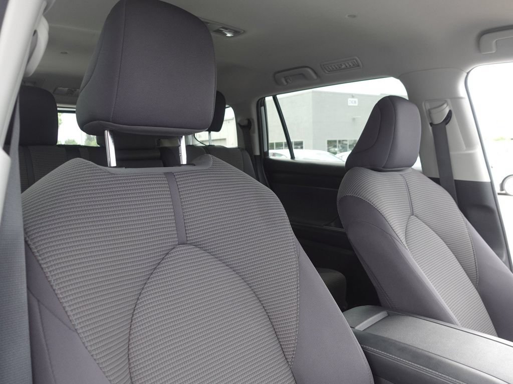 Certified 2024 Toyota Highlander LE AWD/4WD image 15