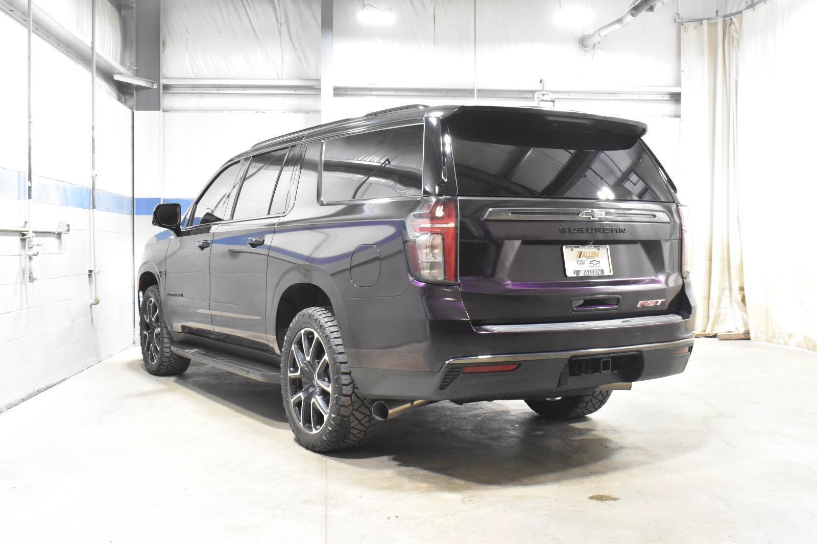 Used 2022 Chevrolet Suburban RST w/ Luxury Package AWD/4WD image 23