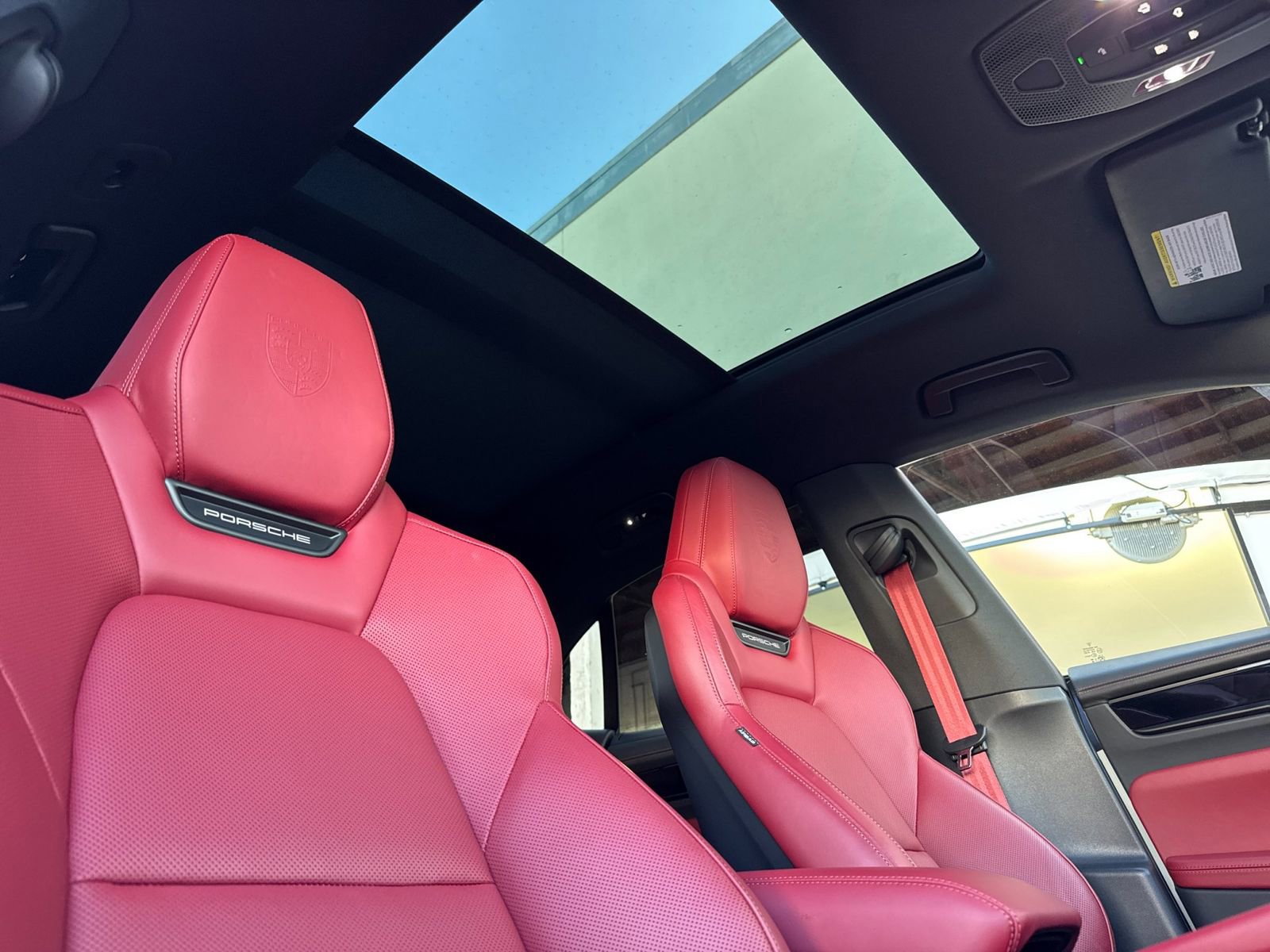 Certified 2025 Porsche Macan Electric image 19