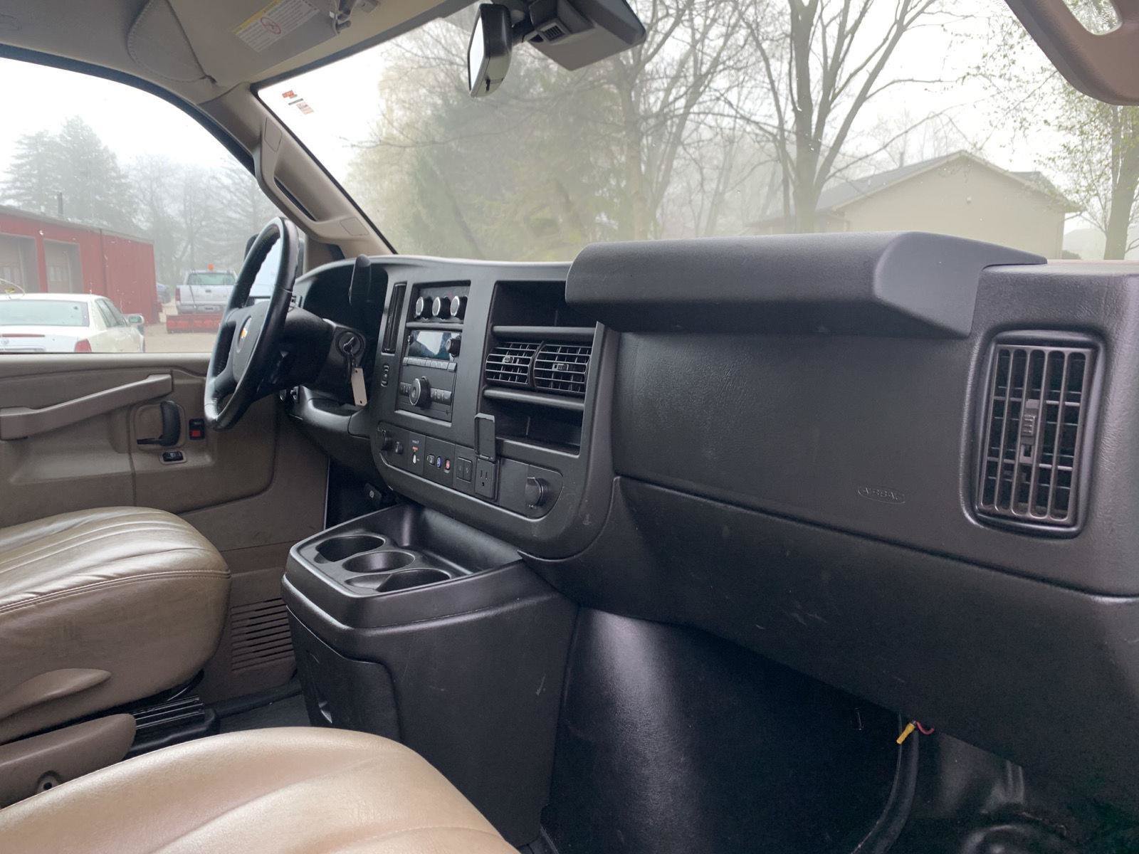Used 2021 Chevrolet Express 3500 w/ Driver Convenience Package RWD image 22