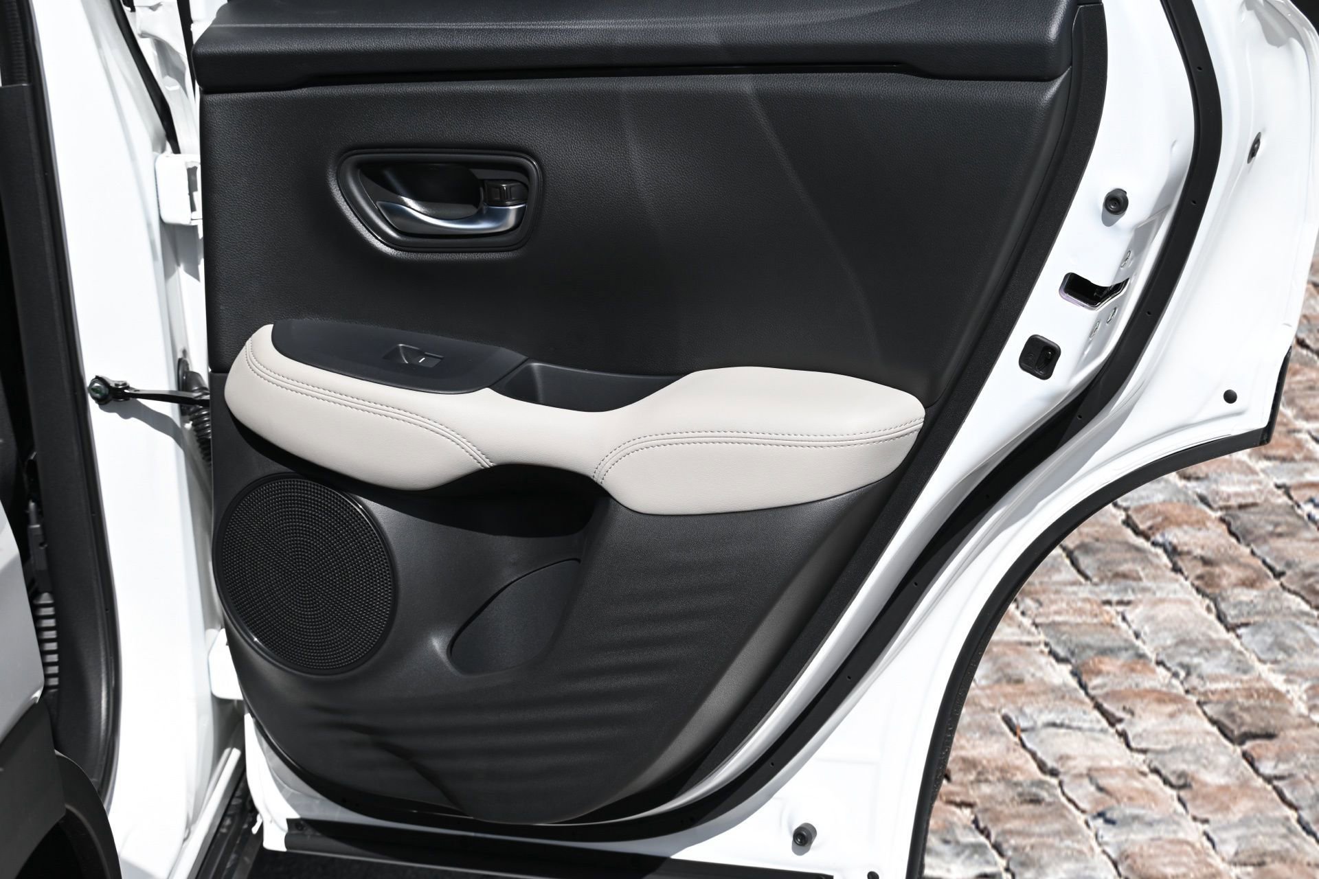 New 2025 Honda HR-V LX image 13