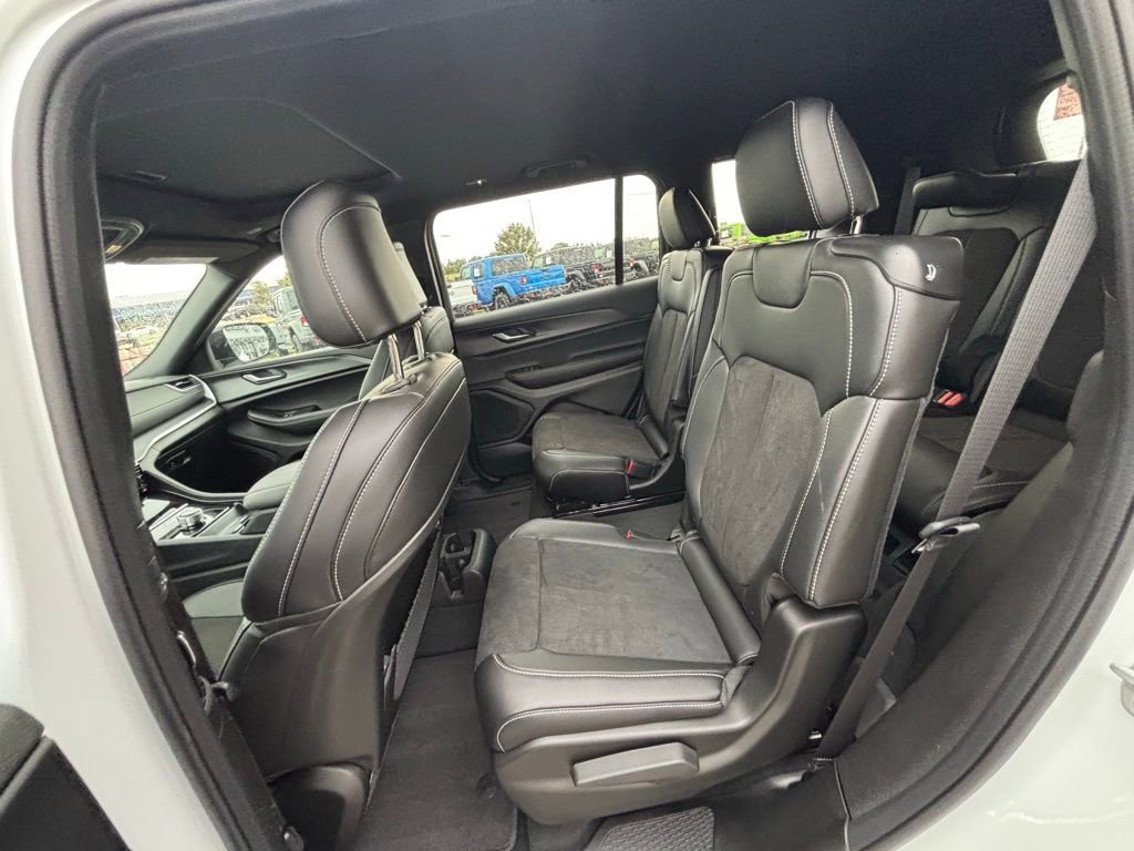 New 2025 Jeep Grand Cherokee L Altitude image 15
