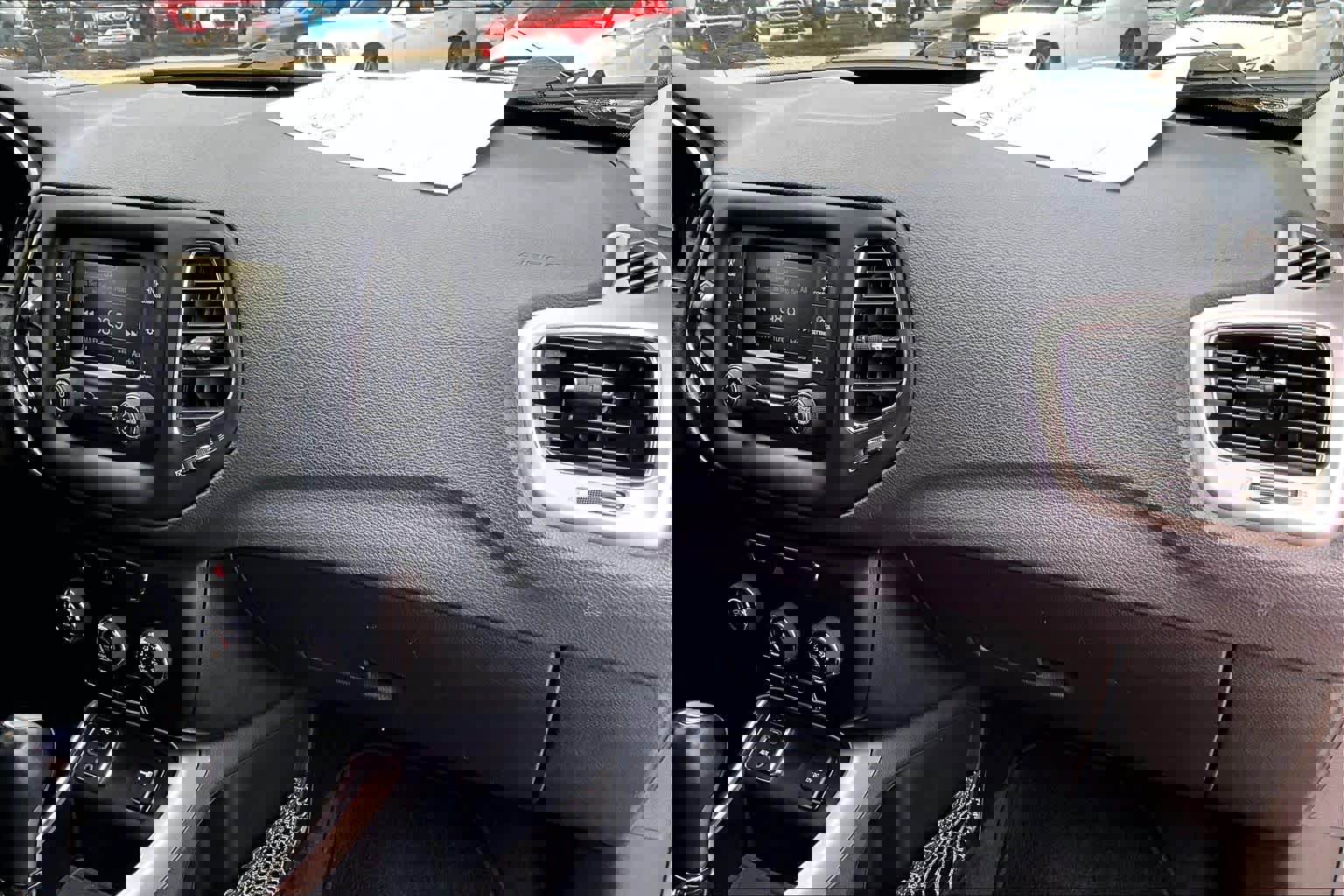 Used 2018 Jeep Compass Latitude FWD image 19