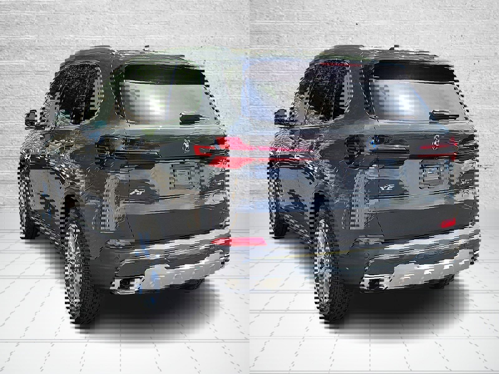 Used 2026 BMW X5 xDrive50e image 3