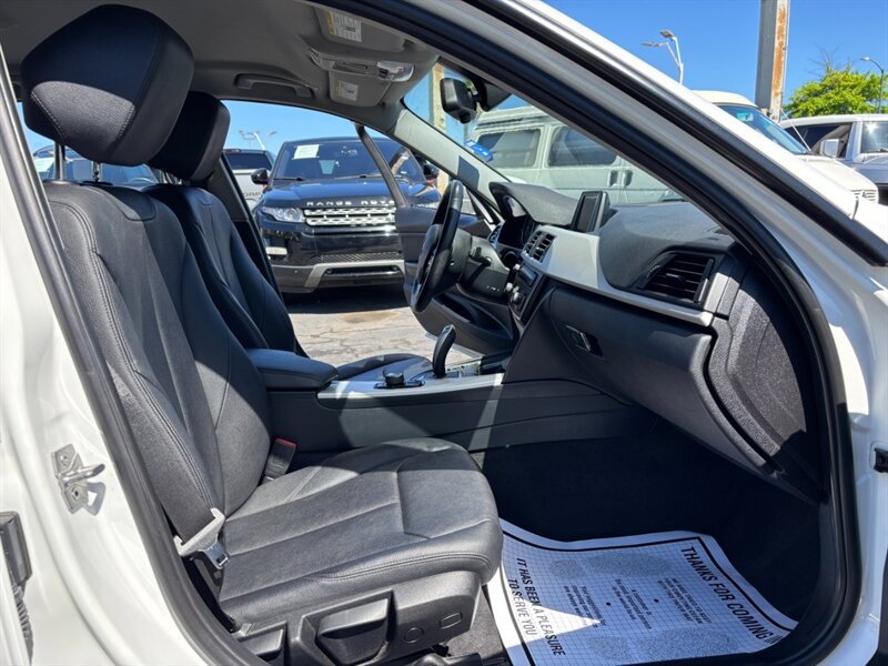 Used 2014 BMW 320i Sedan RWD image 12