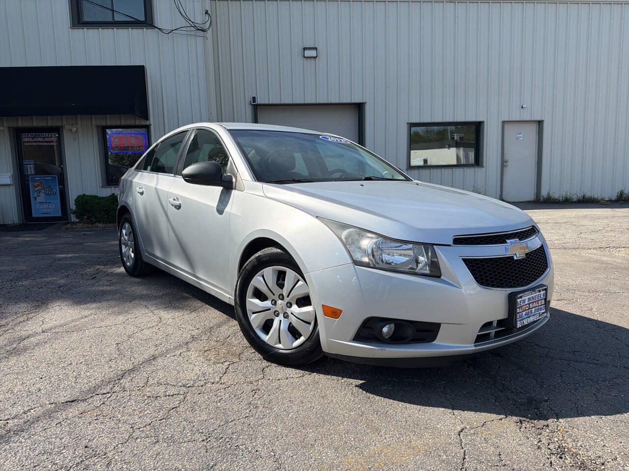 Used 2012 Chevrolet Cruze LS w/ Connectivity Package FWD image 8