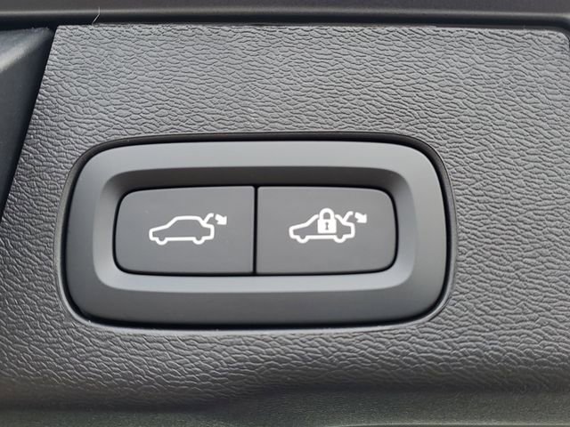 New 2026 Volvo XC60 B5 Plus w/ Protection Package Premier image 32