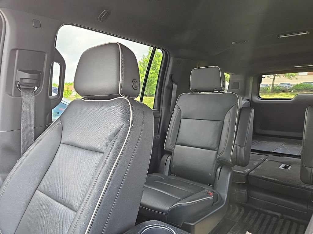 Used 2023 GMC Yukon XL SLT AWD/4WD image 28