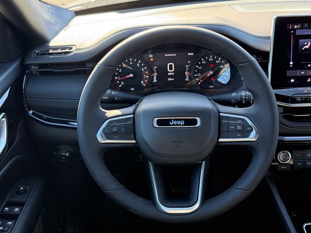 Used 2026 Jeep Compass Latitude AWD/4WD image 39