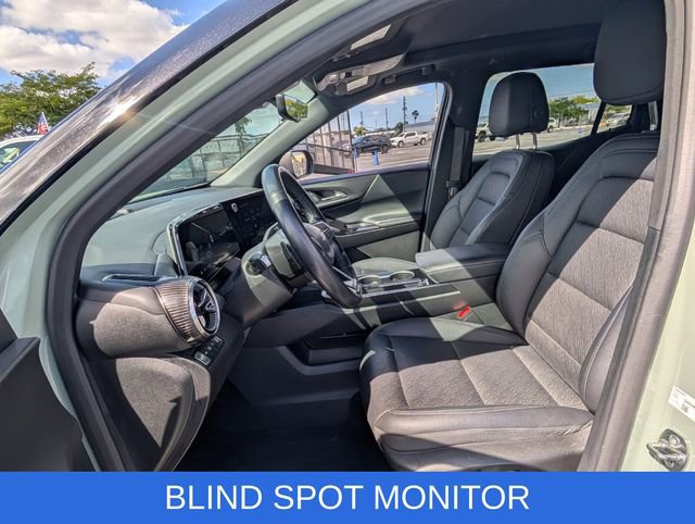 Used 2025 Chevrolet Equinox LT w/ Convenience Package II AWD/4WD image 9