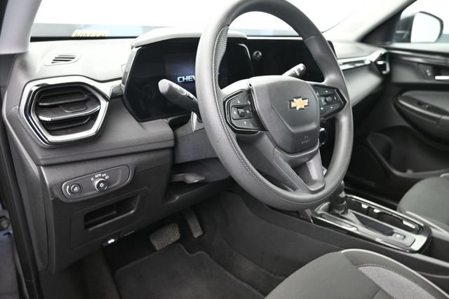 Used 2025 Chevrolet TrailBlazer LT AWD/4WD image 23