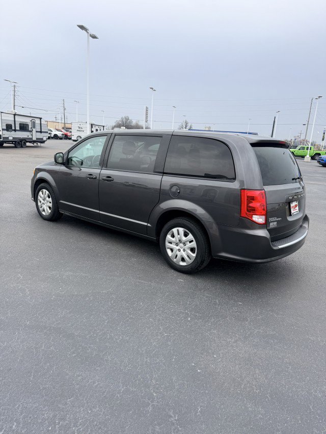 Used 2019 Dodge Grand Caravan SE w/ UConnect Hands-Free Group image 4