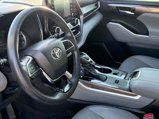 Used 2020 Toyota Highlander Limited FWD image 20