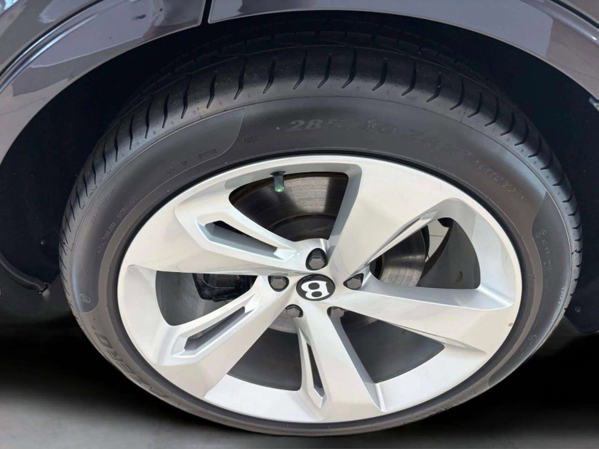 Used 2024 Bentley Bentayga Extended Wheelbase image 56