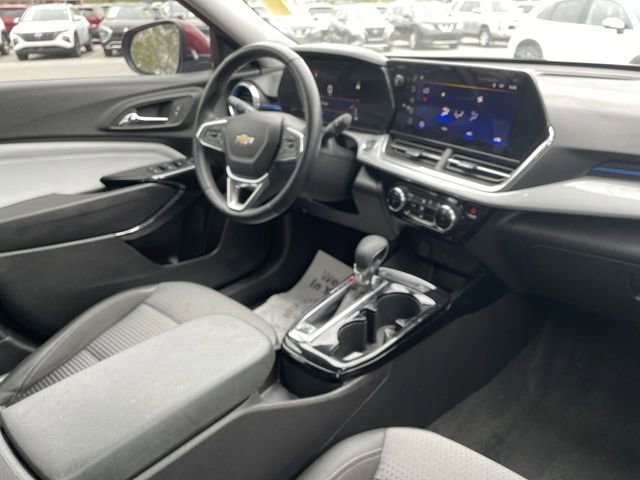 Used 2025 Chevrolet Trax LT w/ Driver Confidence Package FWD image 23