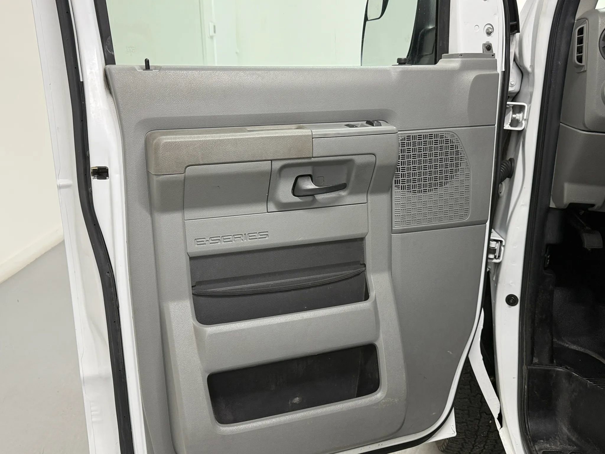 Used 2011 Ford E-150 and Econoline 150 w/ Commercial Cargo Van Pkg RWD image 14